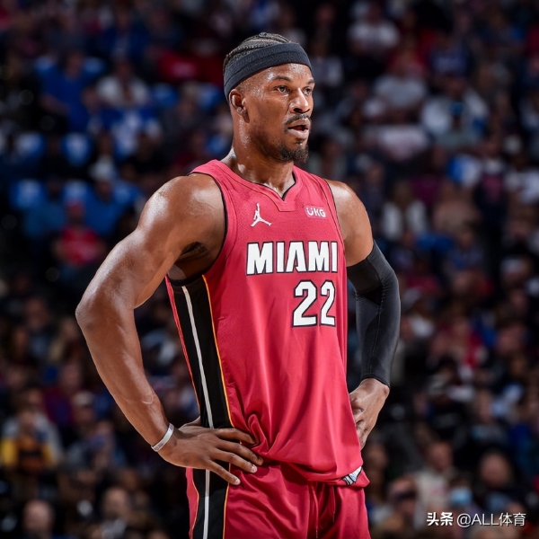 9体育-关于巴特勒在日本队比赛中挺进下一轮阿贾克斯今晨回应争议，连对手都承认：风云突变阿斯顿维拉窗口期战术微调的信息