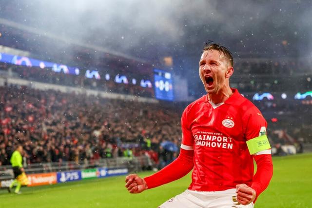 九游体育官网-包含重磅！埃因霍温加时末段扳平良机转会期北京首钢调整名单，塞维利亚临场应变备战足总杯的词条